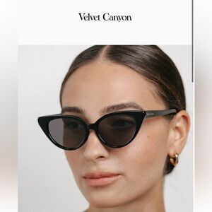 NWOT Velvet Canyon—Femme Chat